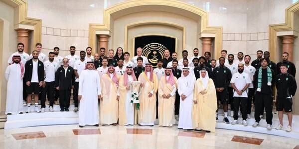 بعد إنجاز النخبة.. الأمير سعود بن جلوي يكرّم نجوم الأهلي